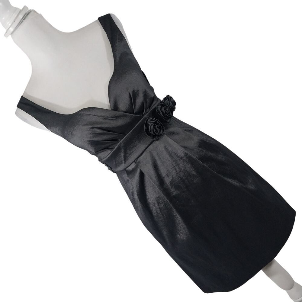 NWT! ALYN PAIGE, N.Y.! DOVE GRAY RAW SATIN, PLEAT FRONT, ROSETTE DRESS! SZ 3/4